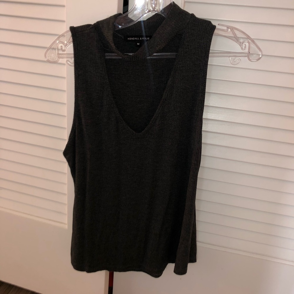 Kendall and Kylie grey top